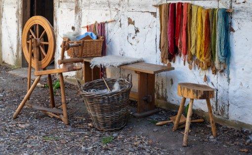 A look at the numerous types of spinning wheels which exist